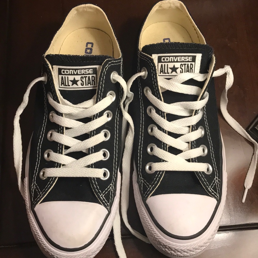 Black Low top Converse